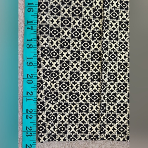 Joseph Ribkoff Meatllic Gold And Black Cropped Patterned Pants. Size 12 - Picture 9 of 12